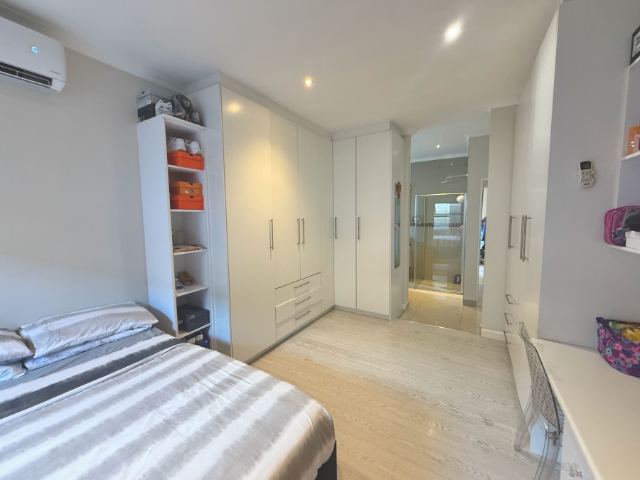 5 Bedroom Property for Sale in Parklands North Western Cape